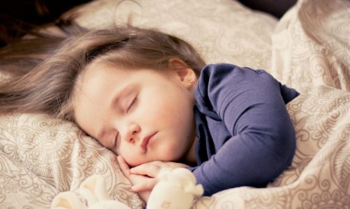 Miért nem alszik a gyerek? Íme egy újabb magyarázat!